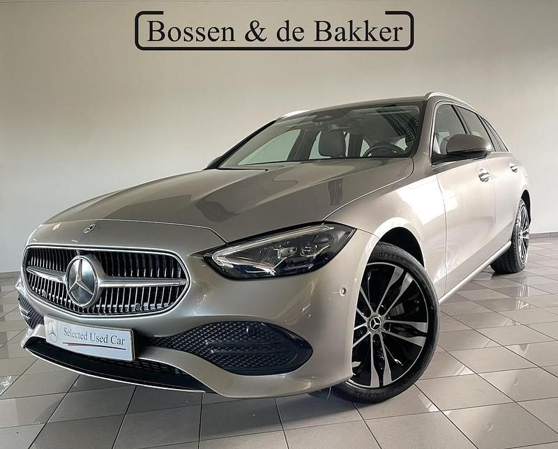 Grijs Gebruikt 2023 Mercedes C300 Luxury Stationwagen | € 39.650 (Super prijs) - Afbeelding 1/4