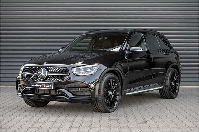 Zwart Gebruikt 2019 Mercedes GLC300 AMG line SUV | € 45.900 (Eerlijke prijs) - Afbeelding 1/4