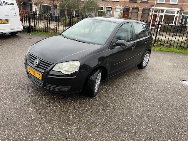 Zwart Occasion 2006 VW Polo Hatchback | € 1.499 (Iets duurder) - Afbeelding 1/4