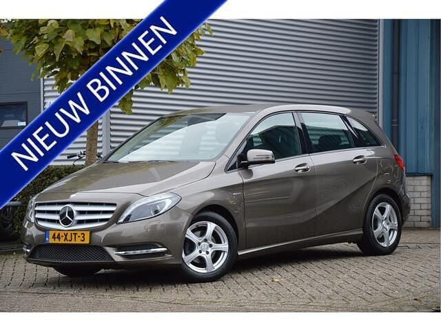 Grijs Gebruikt 2012 Mercedes B180 Ambition MPV | € 11.950 (Eerlijke prijs) - Afbeelding 1/3