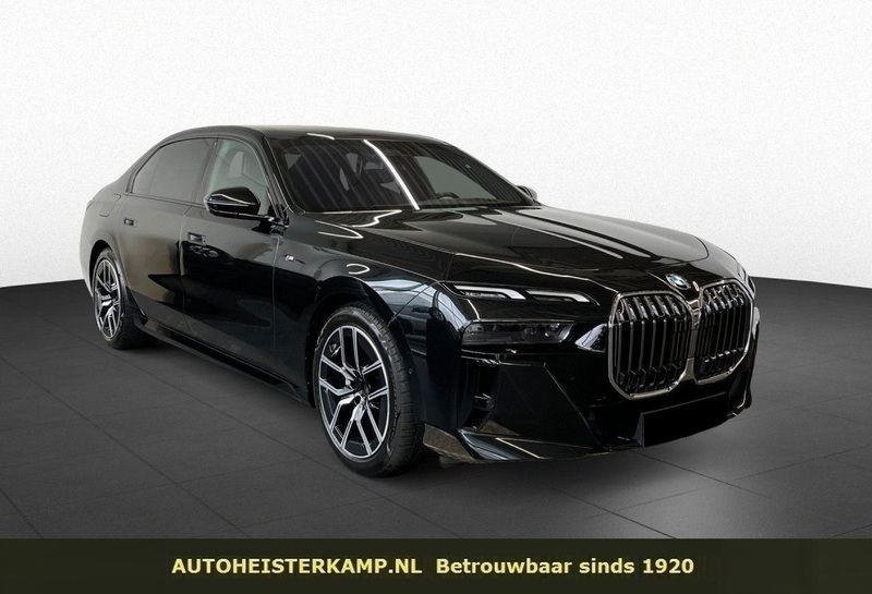 Zwart Gebruikt 2024 BMW 740 M Sport Sedan | € 114.950 - Afbeelding 1/4