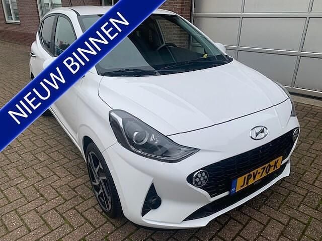 Wit Occasion 2023 Hyundai i10 Premium Hatchback | € 15.650 (Goede deal) - Afbeelding 1/4