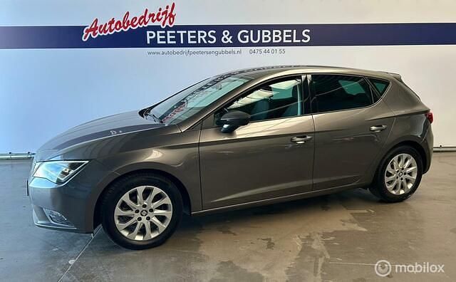 Grijs Gebruikt 2017 Seat Leon Business Hatchback | € 10.945 (Eerlijke prijs) - Afbeelding 1/4