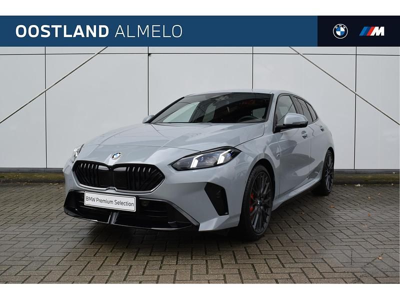 Grijs Gebruikt 2025 BMW 120 Comfort Edition Hatchback | € 44.950 - Afbeelding 1/4