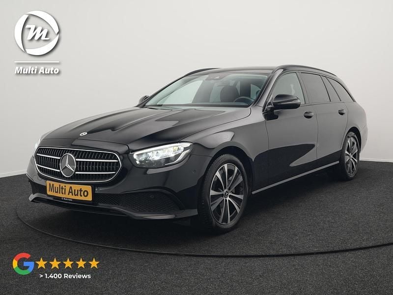 Zwart Gebruikt 2023 Mercedes E300 Avantgarde Stationwagen | € 34.940 - Afbeelding 1/4