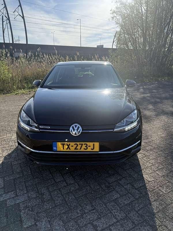 Zwart Gebruikt 2018 VW Golf VII Comfortline Stationwagen | € 13.700 (Goede deal) - Afbeelding 1/4