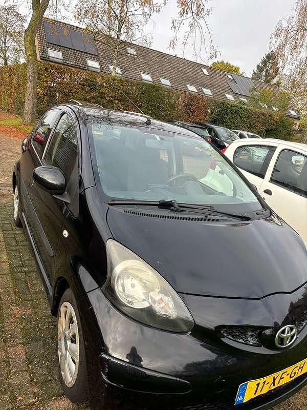 Zwart Gebruikt 2007 Toyota Aygo Hatchback | € 4.200 (Eerlijke prijs) - Afbeelding 1/4