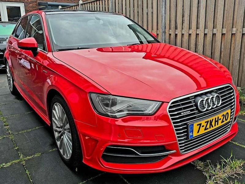 Occasion Audi A3 Sportback e-tron 204 PK (150 kW) 2015 Rood Hatchback