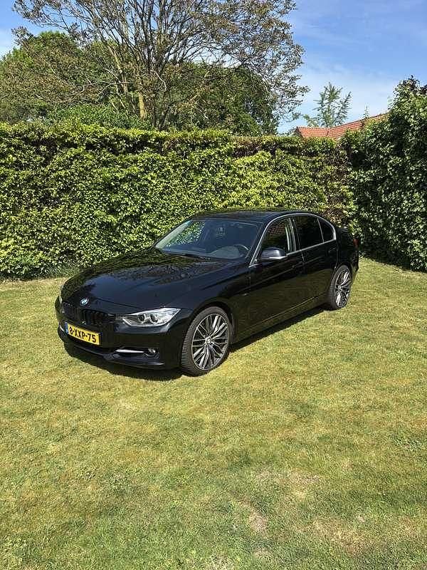 Zwart Gebruikt 2014 BMW 320 Executive Sedan | € 16.200 (Eerlijke prijs) - Afbeelding 1/4