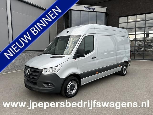 Zilver Gebruikt 2023 Mercedes Sprinter Van | € 19.950 (Super prijs) - Afbeelding 1/4