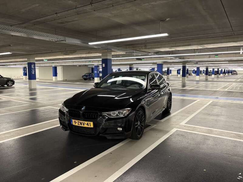 Zwart Gebruikt 2015 BMW 320 Executive Sedan | € 13.900 (Duur) - Afbeelding 1/4