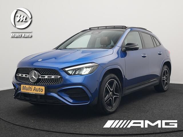 Blauw, metallic lak Gebruikt 2024 Mercedes GLA250 AMG line SUV | € 44.740 (Goede deal) - Afbeelding 1/4