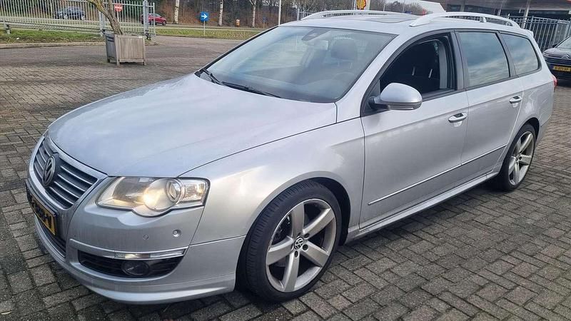 Grijs (metallic) Occasion 2010 VW Passat Executive Stationwagen | € 2.940 (Goede deal) - Afbeelding 1/4