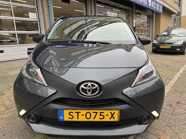 Occasion Toyota Aygo 69 PK (50 kW) 2018 Grijs (metallic) Hatchback