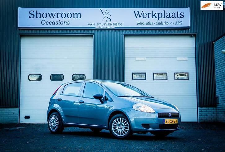 Grijs Gebruikt 2012 Fiat Grande Punto Hatchback | € 4.250 (Iets duurder) - Afbeelding 1/4