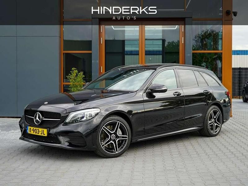 Zwart Gebruikt 2021 Mercedes C300e AMG Stationwagen | € 29.995 (Eerlijke prijs) - Afbeelding 1/4