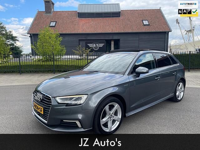 Grijs Occasion 2017 Audi A3 Sportback Sport Hatchback | € 16.900 - Afbeelding 1/4