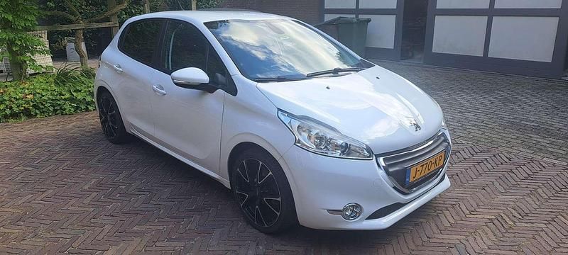Gebruikt 2012 Peugeot 208 Allure Hatchback | € 6.495 (Eerlijke prijs) - Afbeelding 1/4