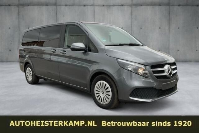 Grijs Gebruikt 2023 Mercedes V250 MPV | € 46.950 - Afbeelding 1/4