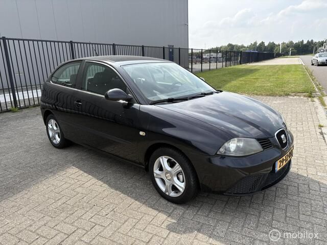 Zwart Gebruikt 2007 Seat Ibiza Reference Hatchback | € 1.450 (Eerlijke prijs) - Afbeelding 1/4