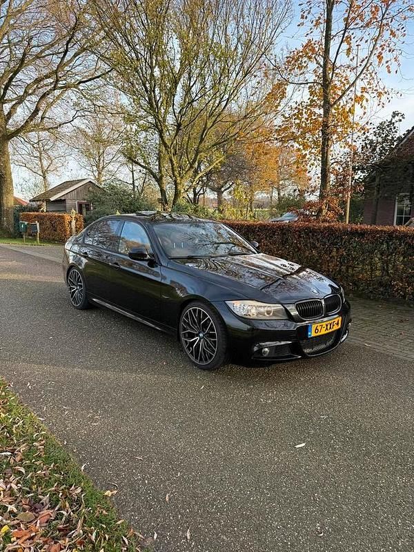 Zwart Gebruikt 2012 BMW 325 Efficient Dynamics Sedan | € 16.500 (Eerlijke prijs) - Afbeelding 1/4