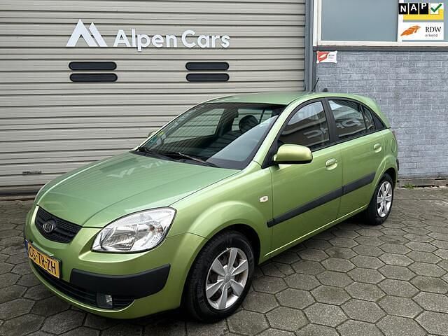 Groen Gebruikt 2007 Kia Rio Hatchback | € 2.650 (Eerlijke prijs) - Afbeelding 1/4