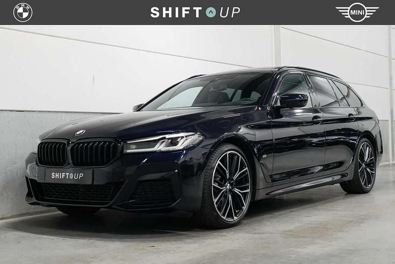 Zwart Gebruikt 2021 BMW 520 M Sport Stationwagen | € 41.940 (Duur) - Afbeelding 1/3