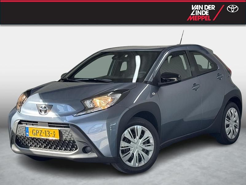Grijs Occasion 2024 Toyota Aygo X Play SUV | € 18.450 (Goede deal) - Afbeelding 1/4