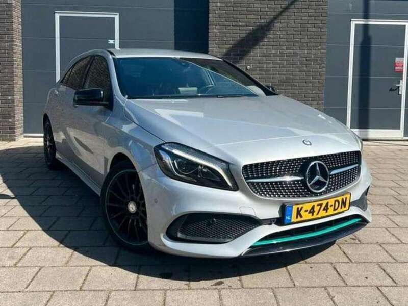 Zilver Gebruikt 2016 Mercedes A200 Edition Hatchback | € 19.500 (Duur) - Afbeelding 1/4