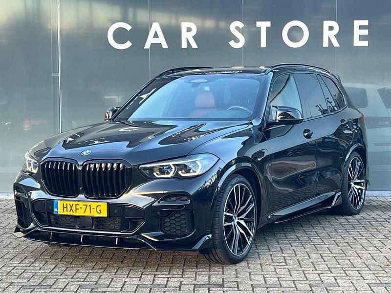 Zwart Occasion 2022 BMW X5 Executive SUV | € 64.845 (Iets duurder) - Afbeelding 1/4