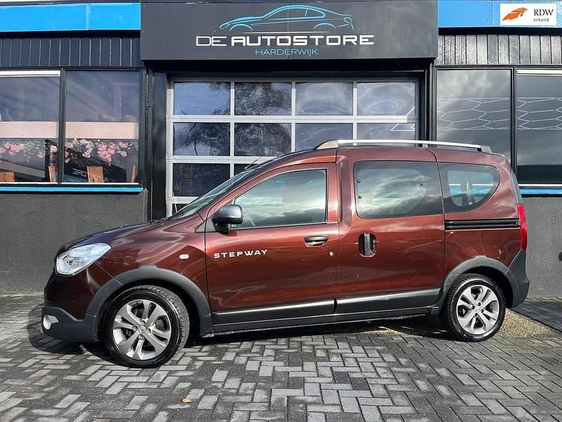 Bruin Gebruikt 2016 Dacia Dokker Stepway MPV | € 7.950 (Eerlijke prijs) - Afbeelding 1/4