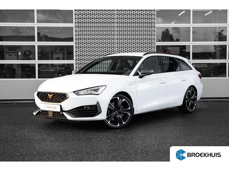 Wit Gebruikt 2024 Cupra Leon VZ Stationwagen | € 35.095 (Iets duurder) - Afbeelding 1/4