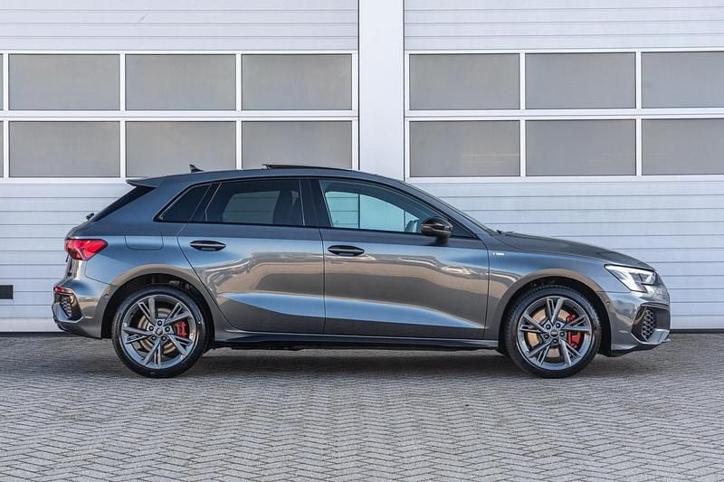 Occasion Audi A3 Sportback e-tron Competition 2026 Grijs Hatchback