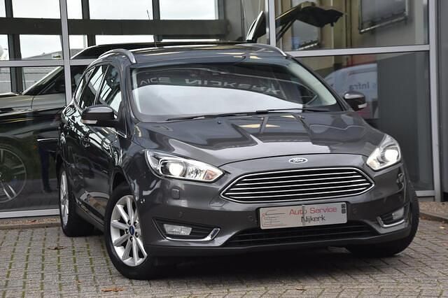 Grijs Gebruikt 2015 Ford Focus Titanium Stationwagen | € 6.999 (Eerlijke prijs) - Afbeelding 1/4