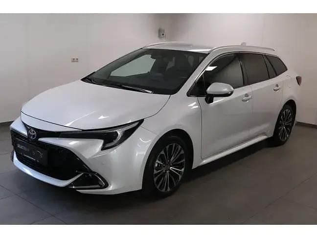 Wit Occasion 2024 Toyota Corolla Premium Stationwagen | € 28.899 (Super prijs) - Afbeelding 1/4
