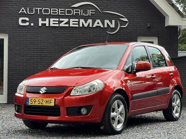 Oranje, metallic lak Gebruikt 2006 Suzuki SX4 Exclusive MPV | € 2.445 (Eerlijke prijs) - Afbeelding 1/4