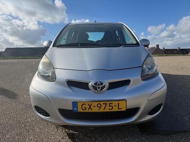 Occasion Toyota Aygo 68 PK (50 kW) 2010 Grijs Hatchback