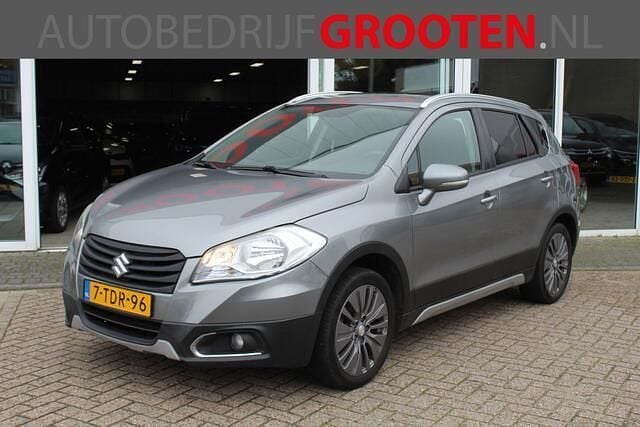 Grijs (metallic) Gebruikt 2014 Suzuki SX4 S-Cross Exclusive SUV | € 11.999 (Eerlijke prijs) - Afbeelding 1/4