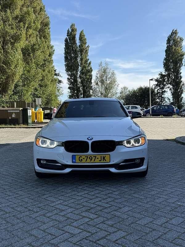 Gebruikt 2013 BMW 328 Sport Line Sedan | € 11.500 (Eerlijke prijs) - Afbeelding 1/4