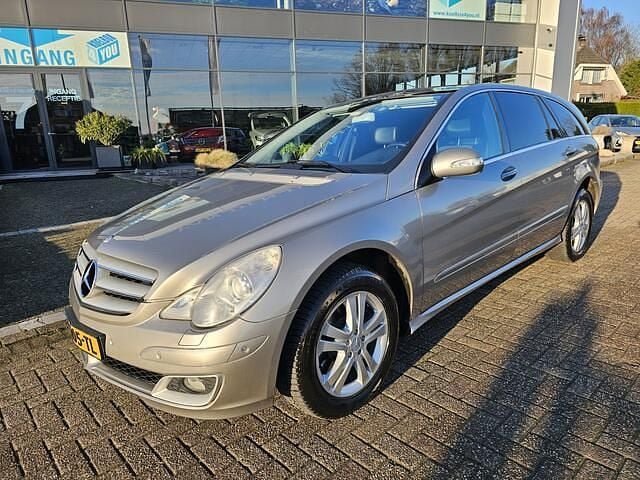 Grijs (metallic) Gebruikt 2006 Mercedes R500 MPV | € 6.900 (Duur) - Afbeelding 1/4