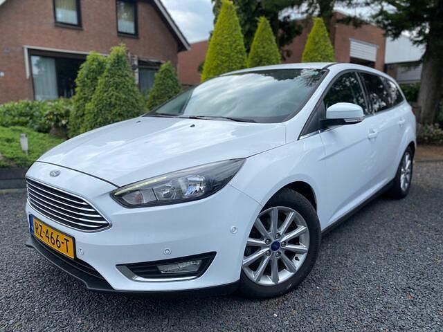 Wit, andere lak Gebruikt 2018 Ford Focus Titanium Stationwagen | € 8.950 (Eerlijke prijs) - Afbeelding 1/4