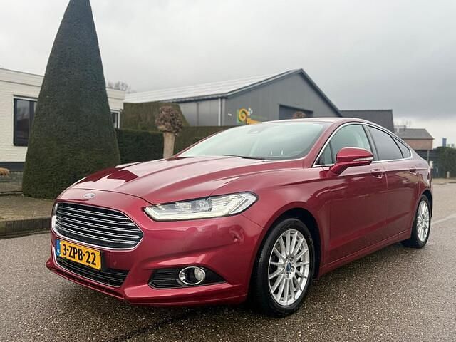 Occasion Ford Mondeo Titanium 150 PK (110 kW) 2015 Rood Hatchback
