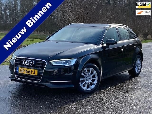 Zwart Gebruikt 2015 Audi A3 Sportback Attraction Hatchback | € 9.999 (Eerlijke prijs) - Afbeelding 1/4
