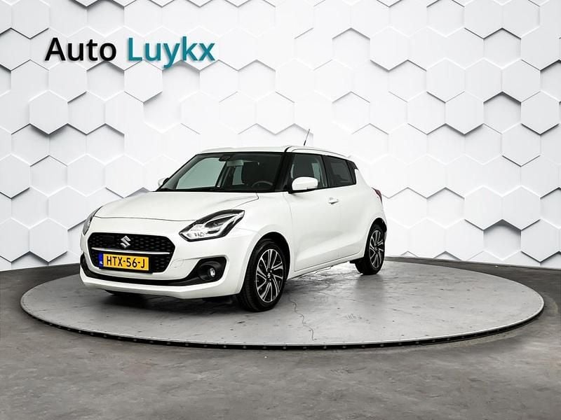 Wit Gebruikt 2024 Suzuki Swift Style Hatchback | € 22.740 (Eerlijke prijs) - Afbeelding 1/4
