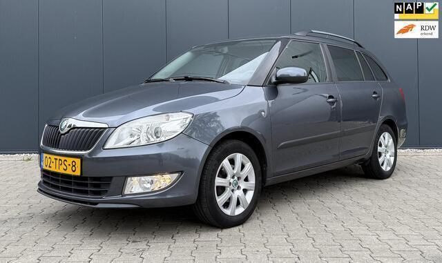 Grijs Gebruikt 2012 Skoda Fabia Ambition Stationwagen | € 4.995 (Iets duurder) - Afbeelding 1/4