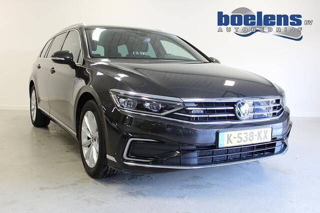 Grijs Occasion 2021 VW Passat Business Stationwagen | € 17.896 (Goede deal) - Afbeelding 1/4