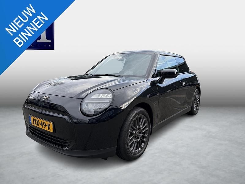 Nieuw Mini Cooper Essential 135 kW (184 PK) 2026 Zwart Hatchback