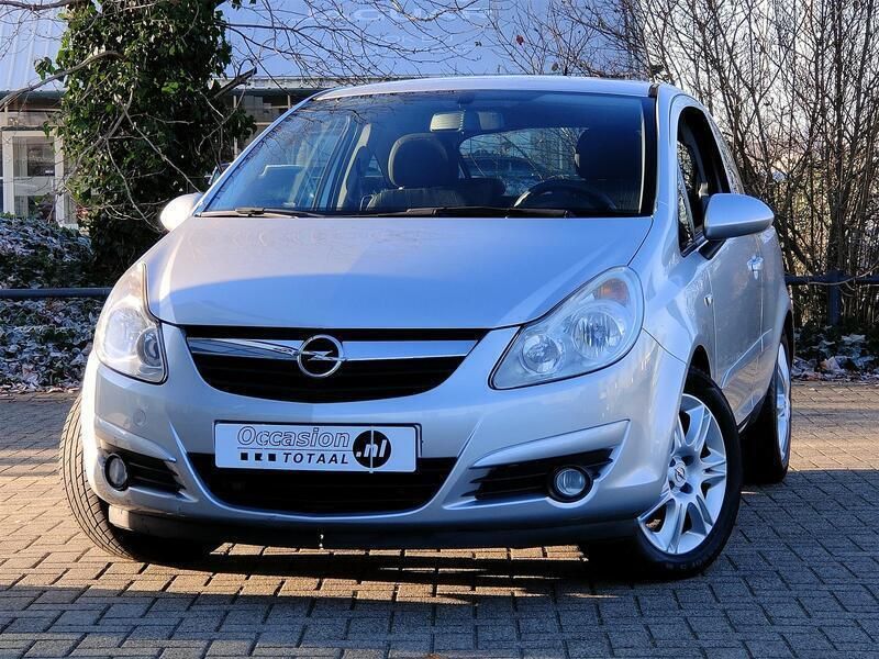 Grijs Gebruikt 2006 Opel Corsa Enjoy Hatchback | € 4.950 (Iets duurder) - Afbeelding 1/4