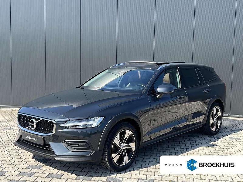 Grijs Gebruikt 2019 Volvo V60 CC Pro Stationwagen | € 32.940 (Goede deal) - Afbeelding 1/3