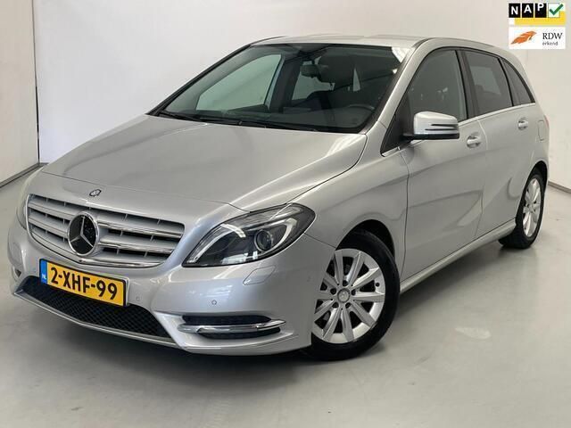 Grijs Gebruikt 2014 Mercedes B180 MPV | € 8.750 (Duur) - Afbeelding 1/4